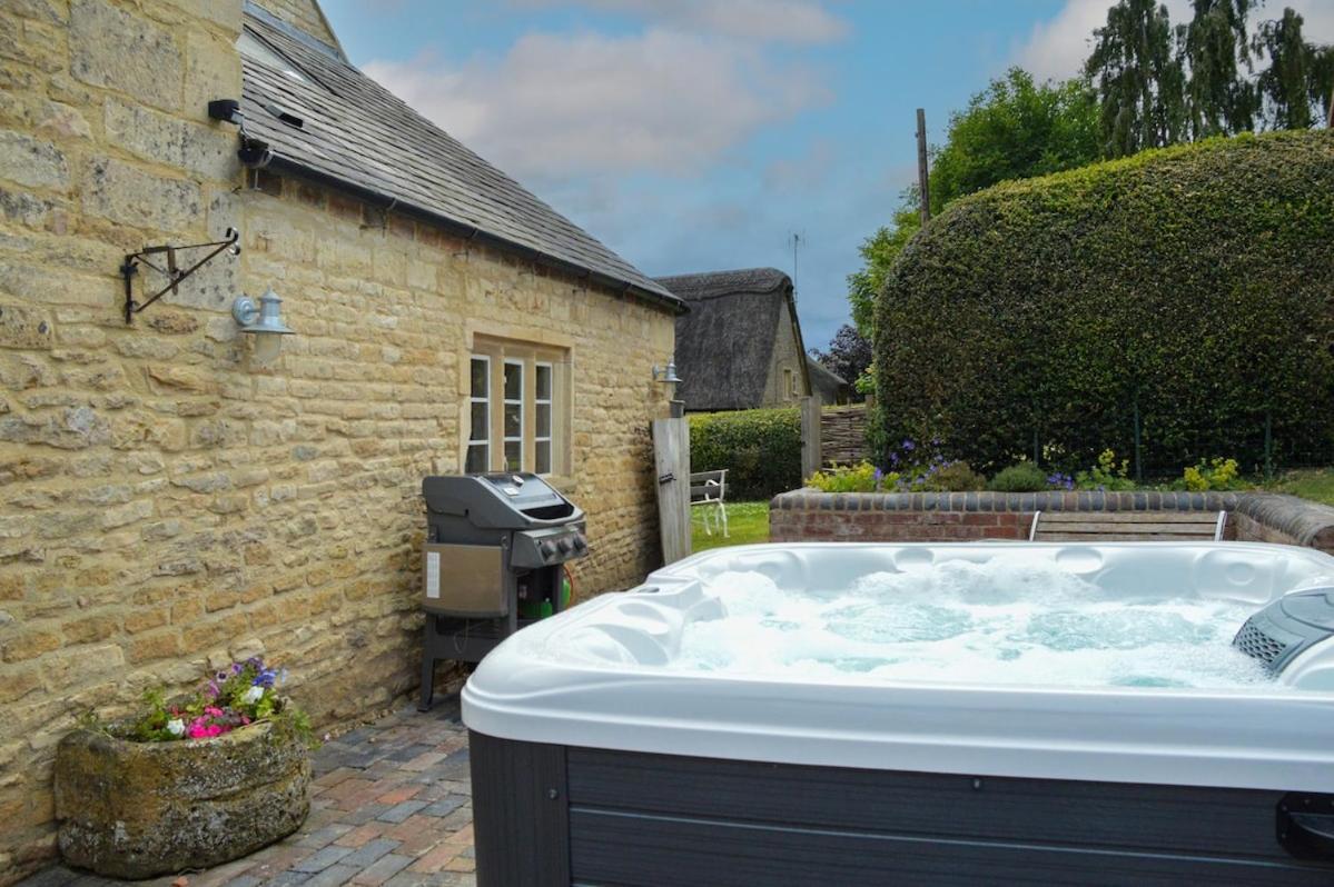 Beautiful Cotswold Farmhouse With Hot Tub Mánchester Exterior foto