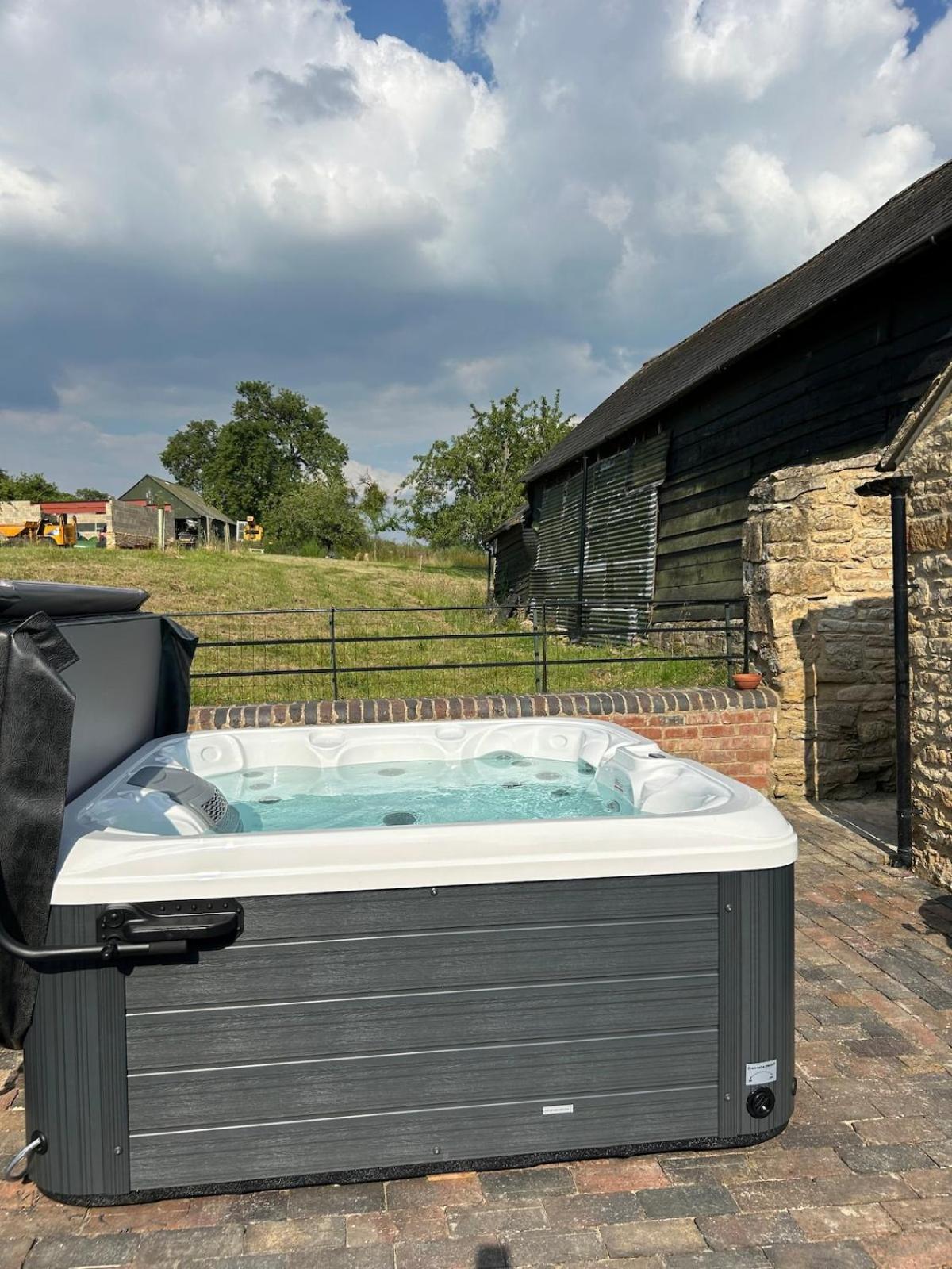 Beautiful Cotswold Farmhouse With Hot Tub Mánchester Exterior foto
